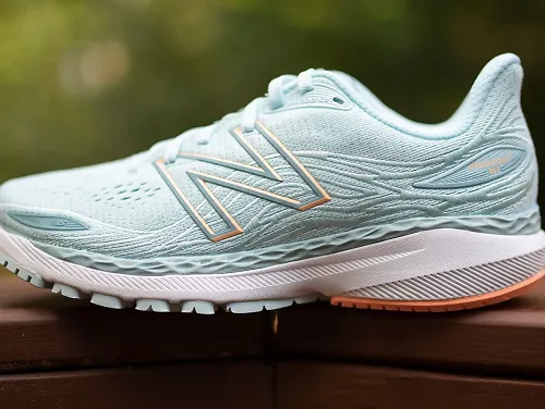 A side view of the women's 860v12