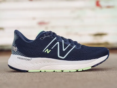 A side profile view of the women's New Balance 880 v13. 