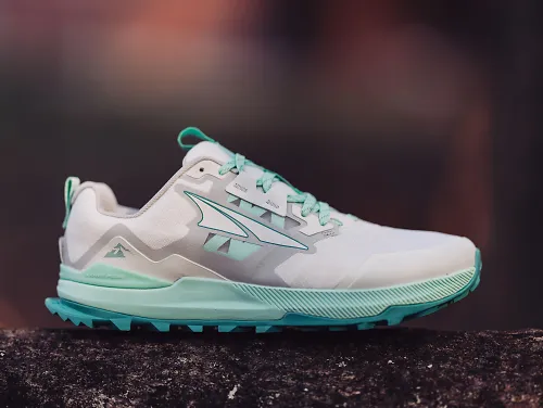 The Altra Lone Peak sits on a log.