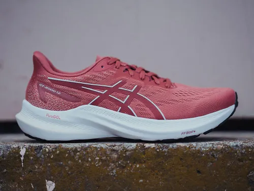 The ASICS GT-2000 12 sits on a concrete platform.