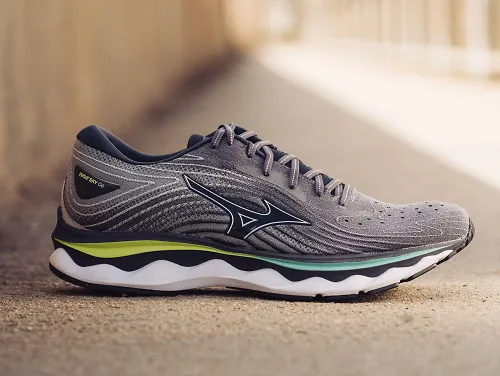 The Mizuno Wave Sky 6 
