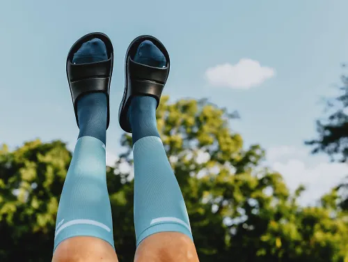 A runner wearing the OOFOS Ooahh slide