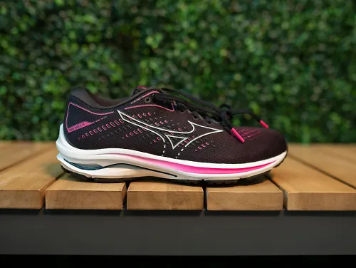 A side view of the 2021 Mizuno Project Zero Wave Rider 