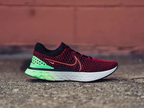 A side view of the Nike React Infinity Run 3.