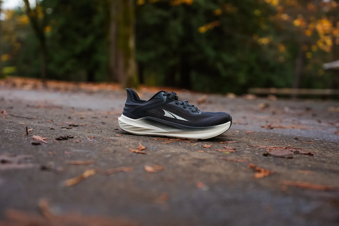 The Altra Torin 8 in BLACK / WHITE