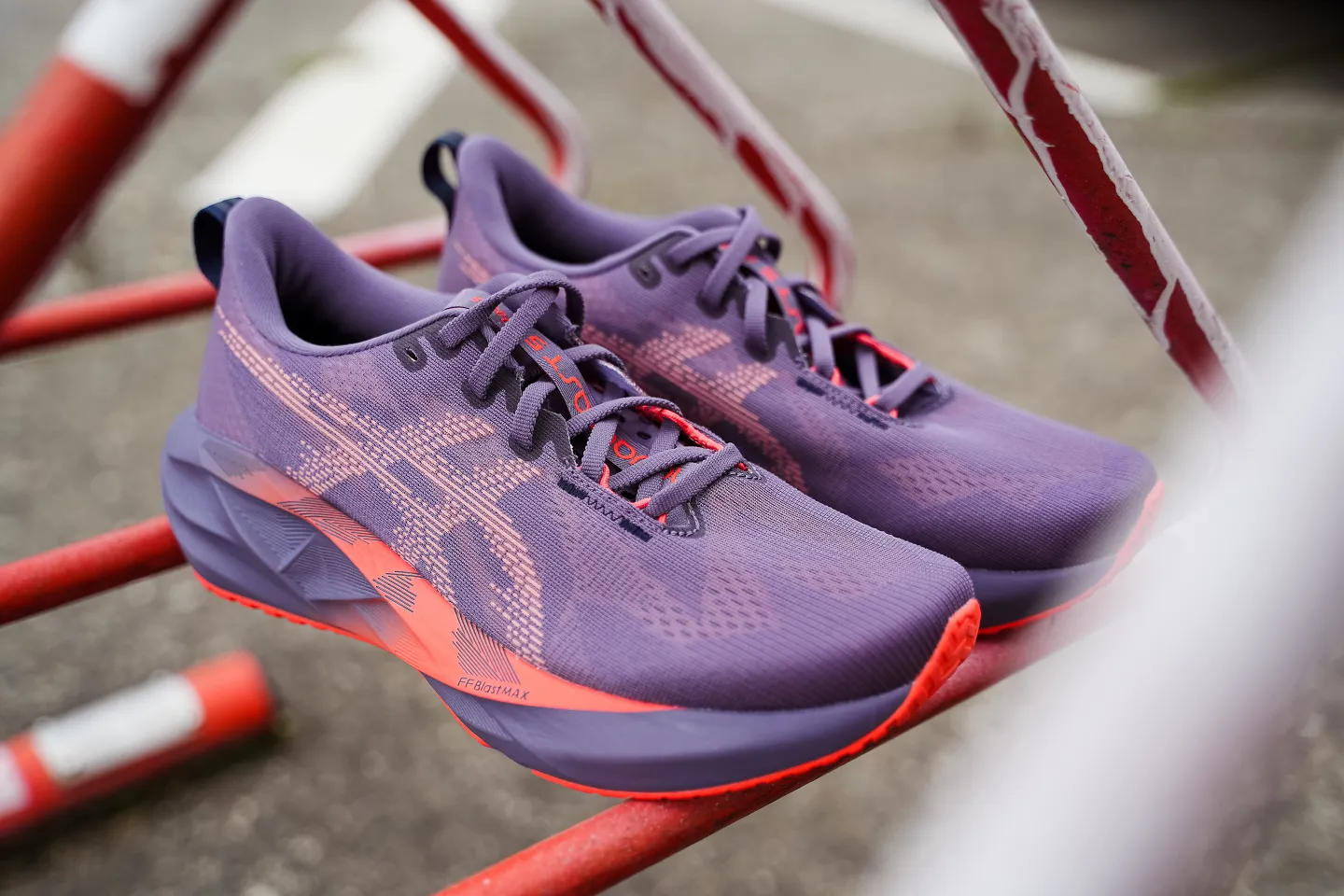 The upper of the ASICS Novablast 5 is a jacquard mesh. 
