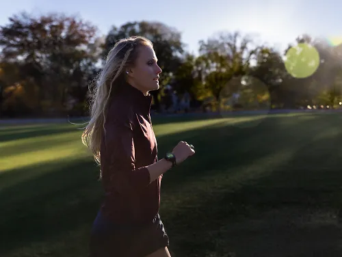 A woman running with the Garmin Forerunner 265. 