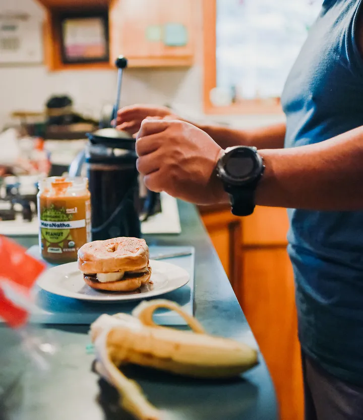 A main prepares breakfast before a run