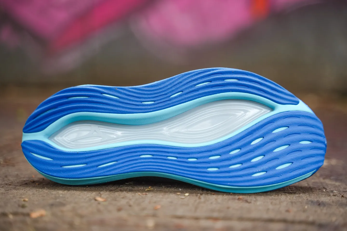 The Mizuno Neo Vista.