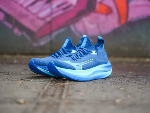 The Mizuno Neo Vista. 