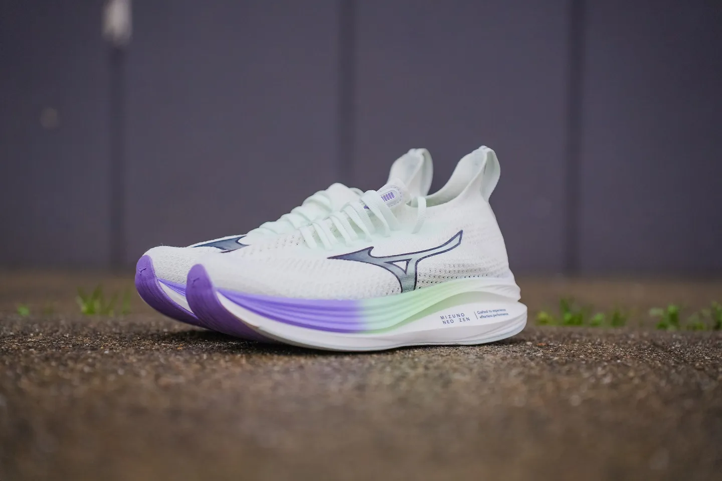 The women's Mizuno Neo Zen in HINT MINT / INDIA INK.