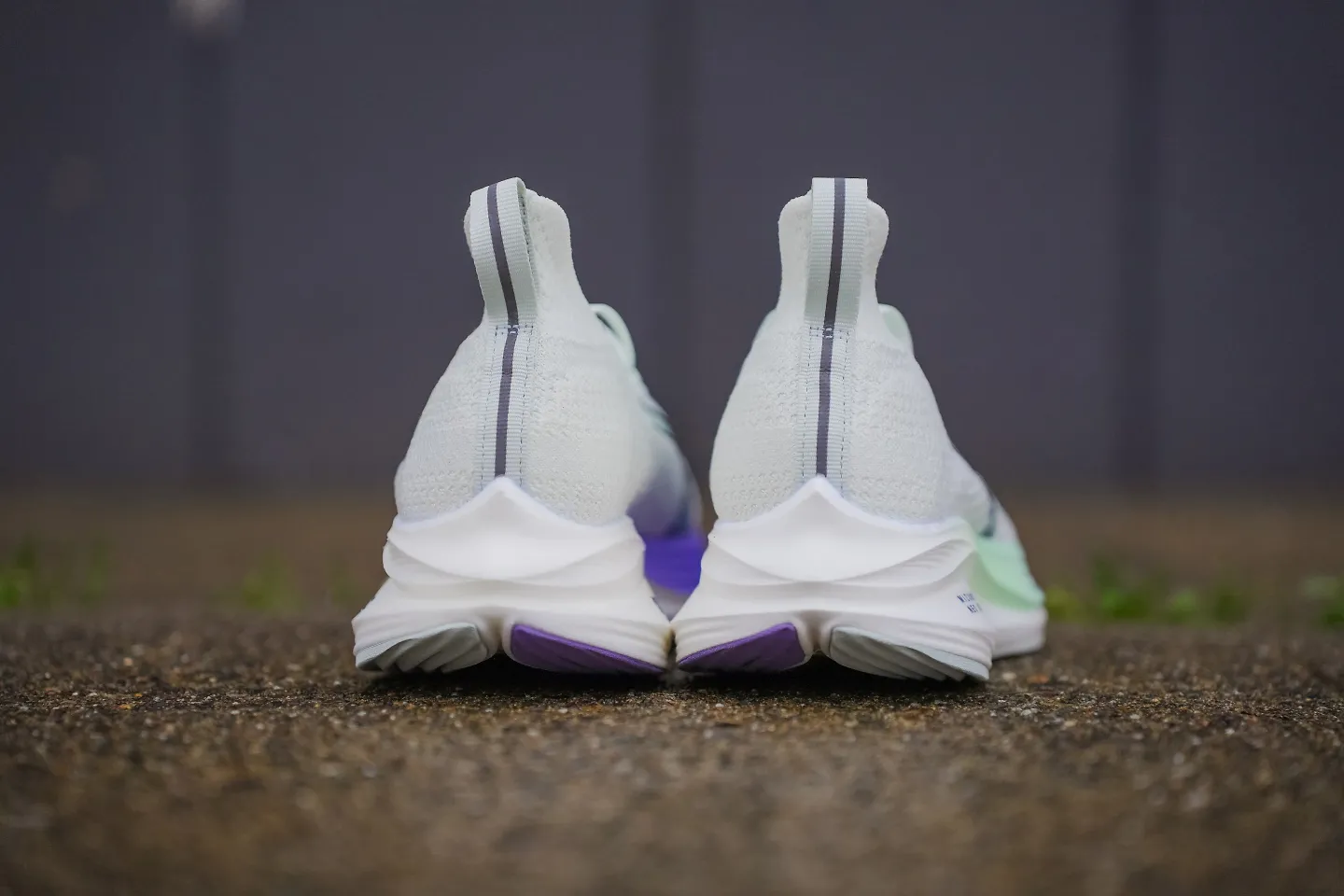 The women's Mizuno Neo Zen in HINT MINT / INDIA INK