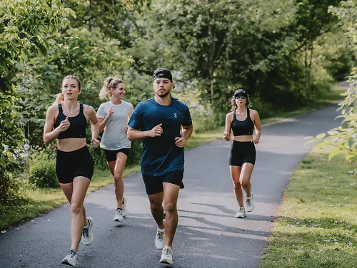 Runners run in a high dew point, making their run uncomfortable.