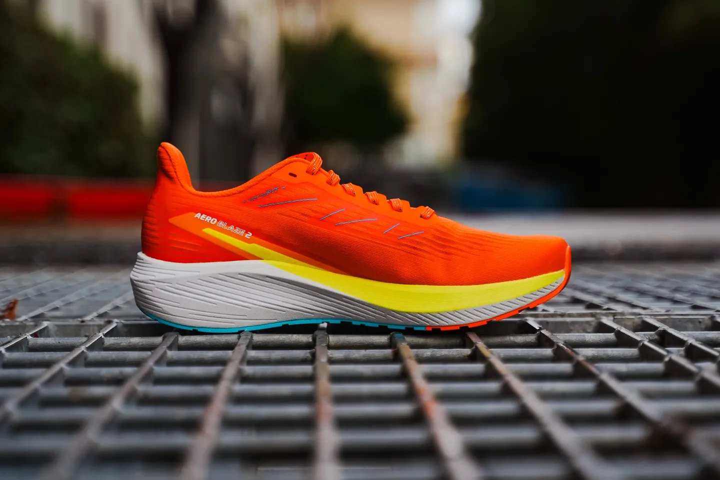 A single Salomon Aero Blaze 2 on a grate