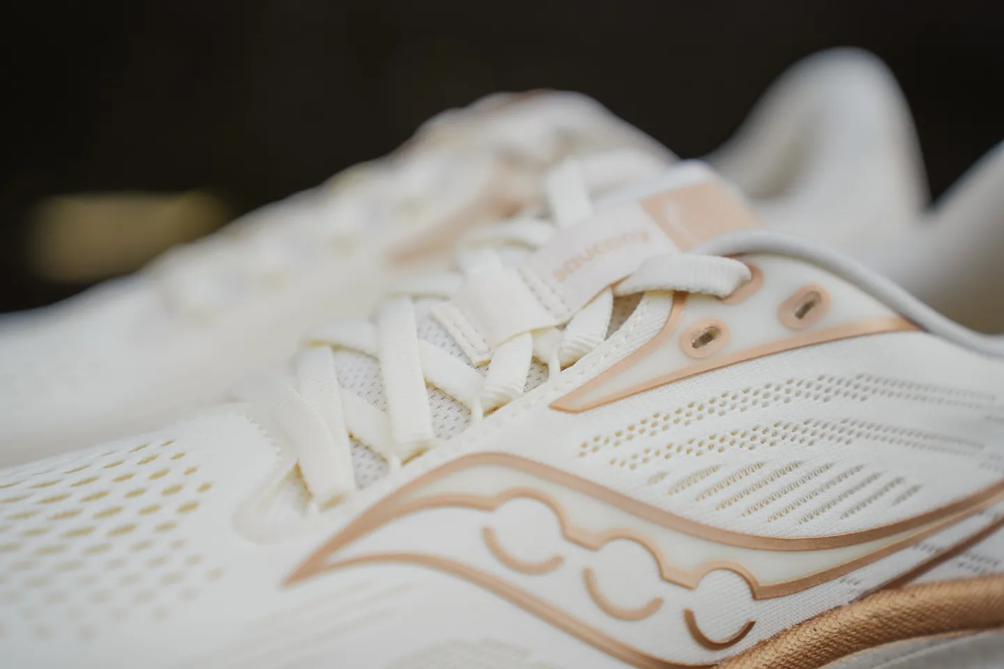 The women's Saucony Ride 18 in Vanilla. 