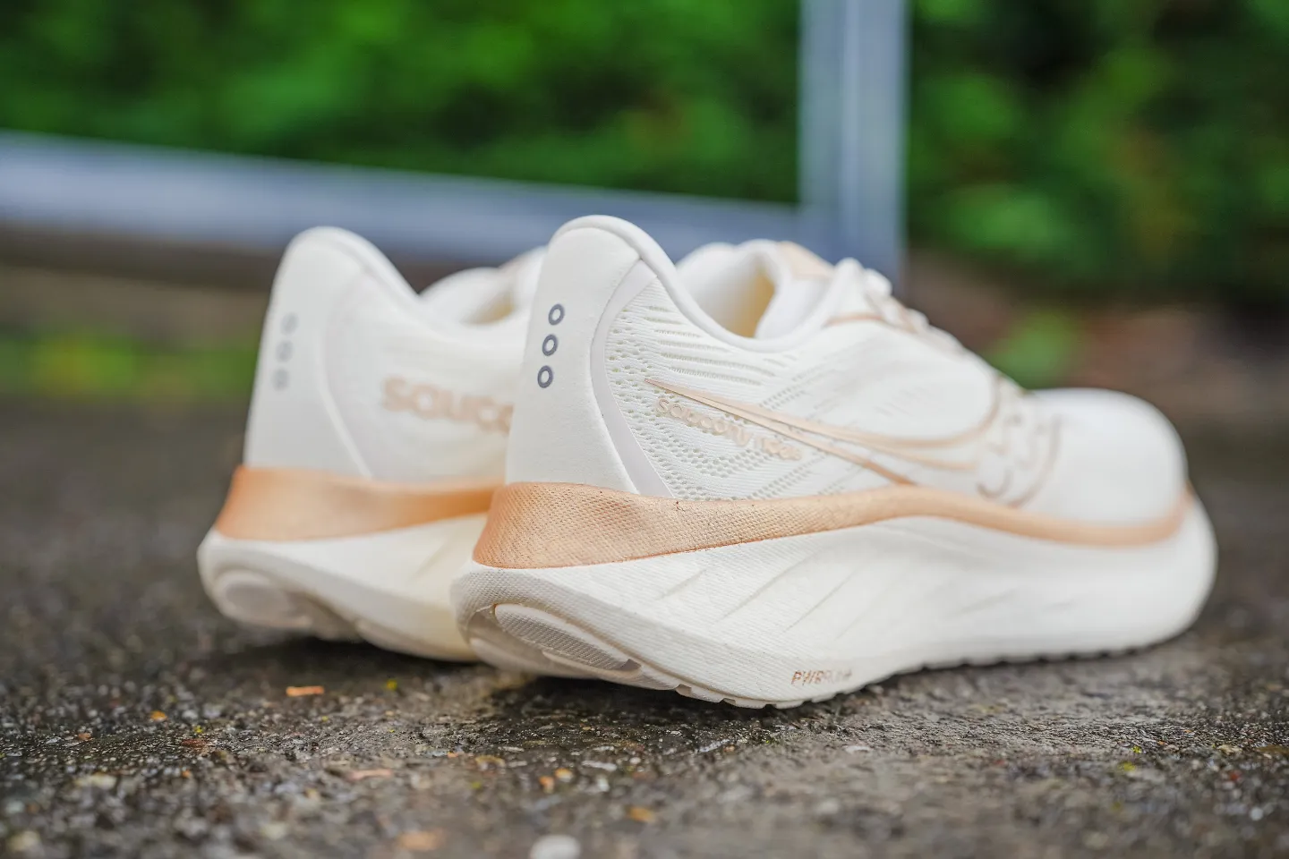 The women's Saucony Ride 18 in Vanilla