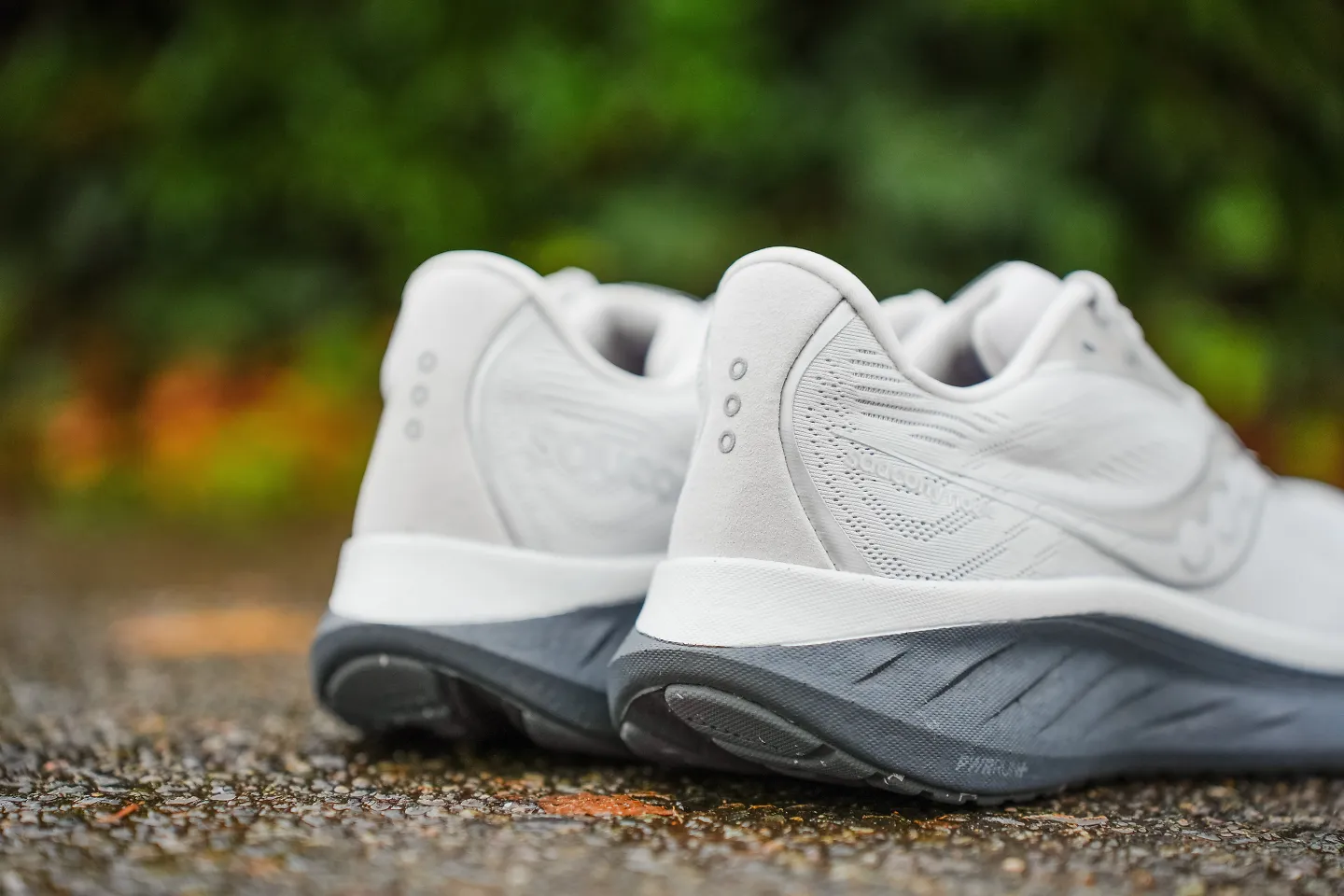 The men's Saucony Ride 18 in Cloud/Shadow.