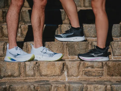 Runners in the Mizuno Neo Zen 2