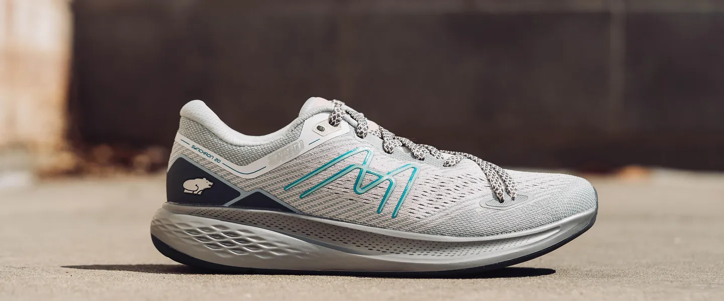 The women's Karhu Synchron sits in the sun.