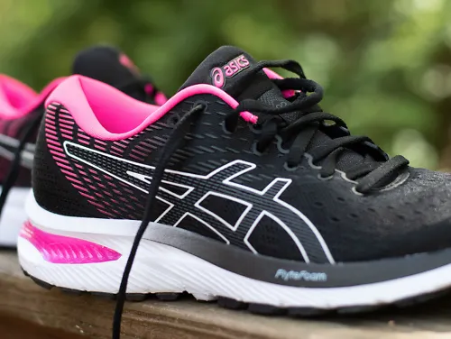 A pair of women's ASICS GEL-Cumulus 22