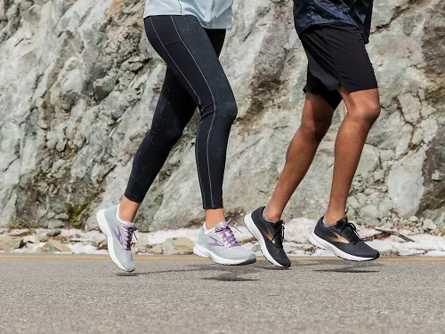 Two runners wearing the Brooks Launch 7 during a run