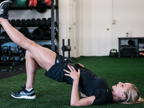 Emma Coburn demonstrates a glute bridge exercise