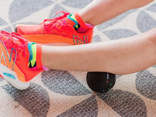 A runner using the Hyperice Hypershere Mini