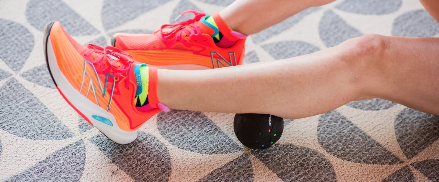 A runner using the Hyperice Hypershere Mini