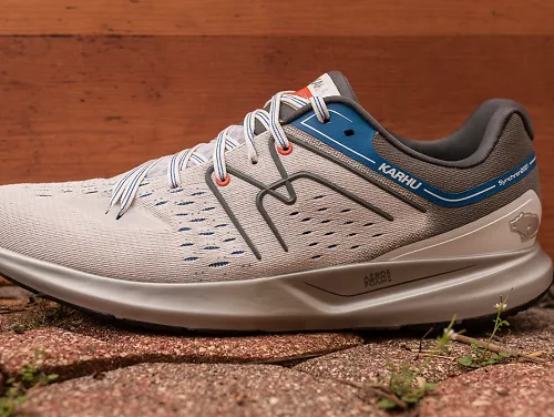 The men's Karhu Synchron 2021 running shoe