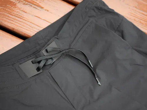 The waistband and drawstring of the On Hybrid Shorts