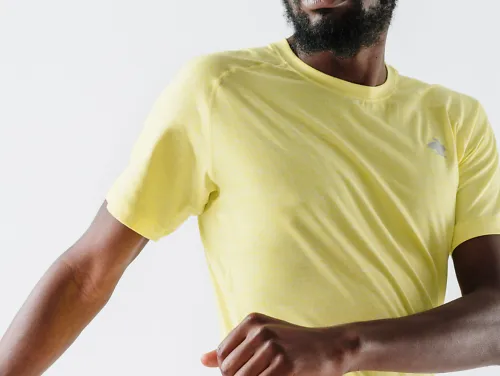 A runner wearing the rabbit EZ Tee